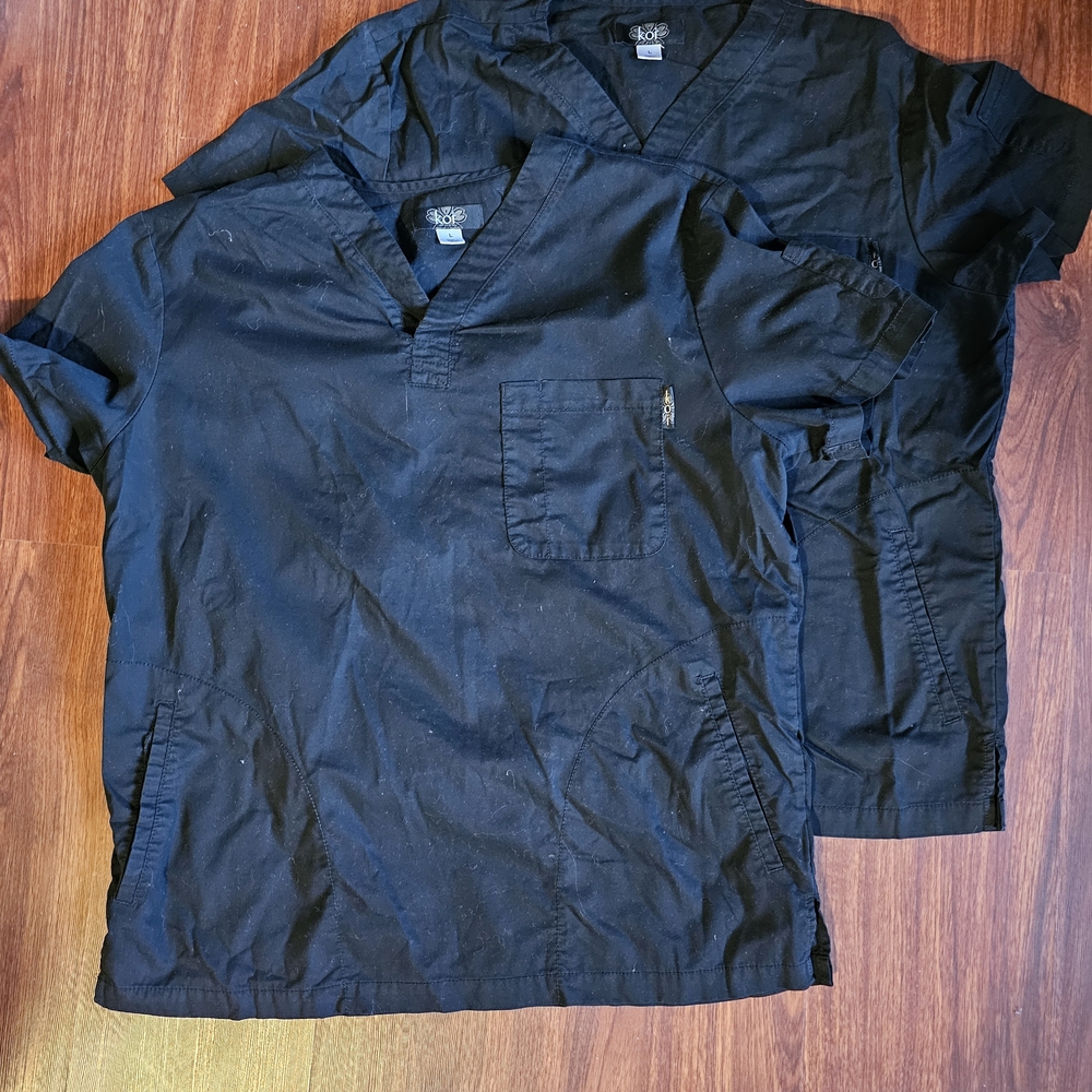 Men's Koi Black V-Neck Scrub Tops, 2, Large
